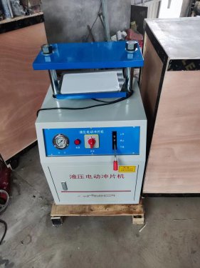 <b>YD-20橡膠防水(以實(shí)際報(bào)告為主)卷材液壓電動(dòng)沖片機(jī)</b>